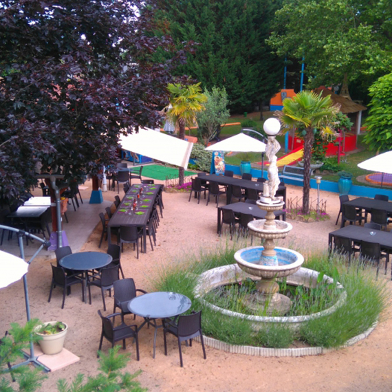 Crazy Golf : restaurant sous les palmiers à Villefranche-sur-Saône dans le Rhône (69)